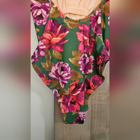 J. CREW  Ruffle- trimmed one-piece Swimsuit In Green/pink Floral. Size Small - Picture 10 of 10